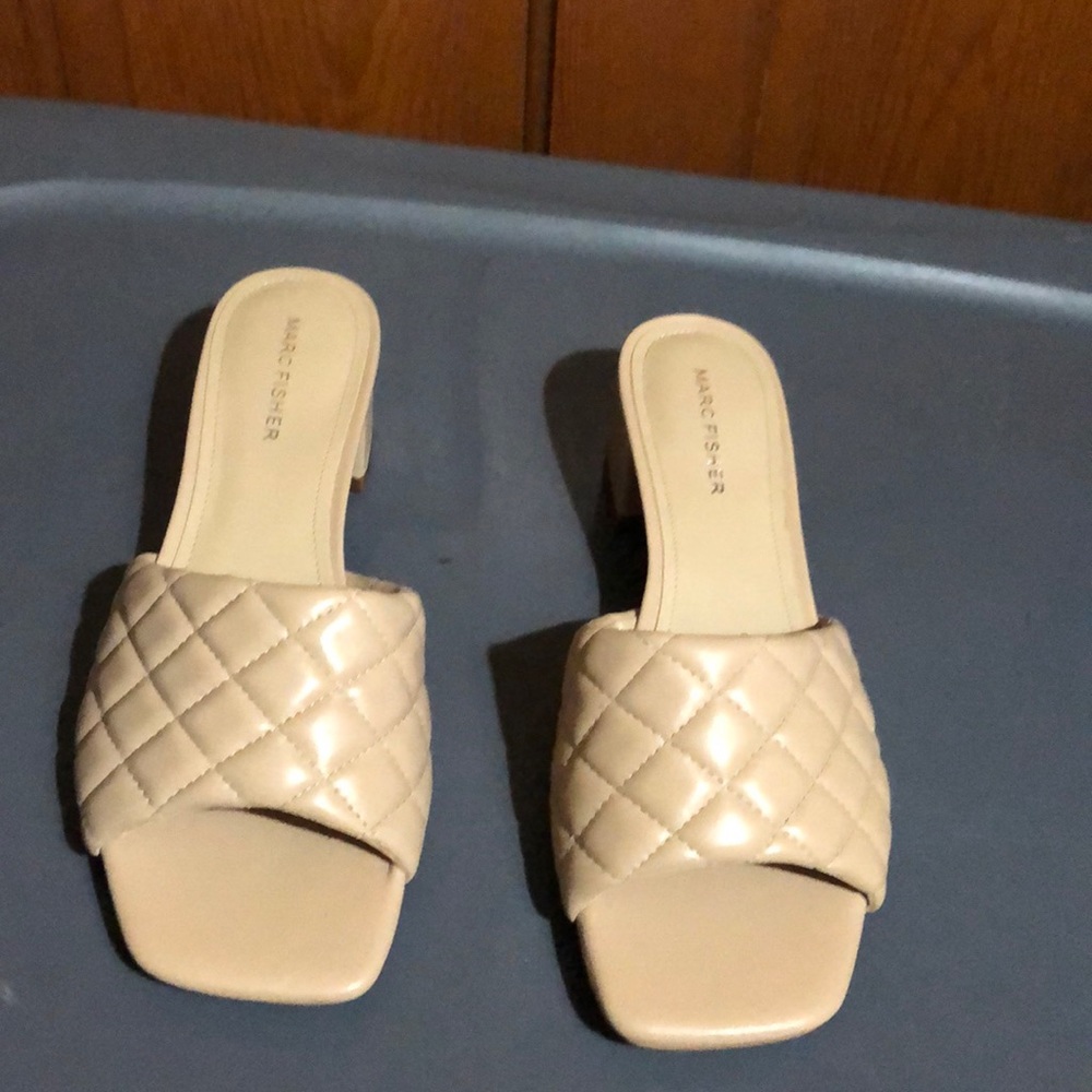 Marc Fisher Tan Leather Sandals Quilt  Carsten